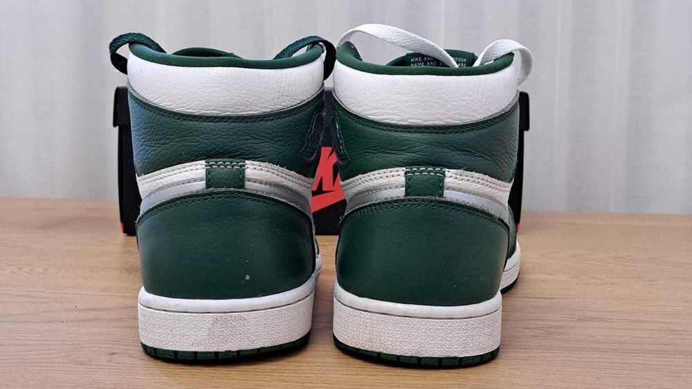 Jordan 1 Retro High OG
Gorge Green marimea 41