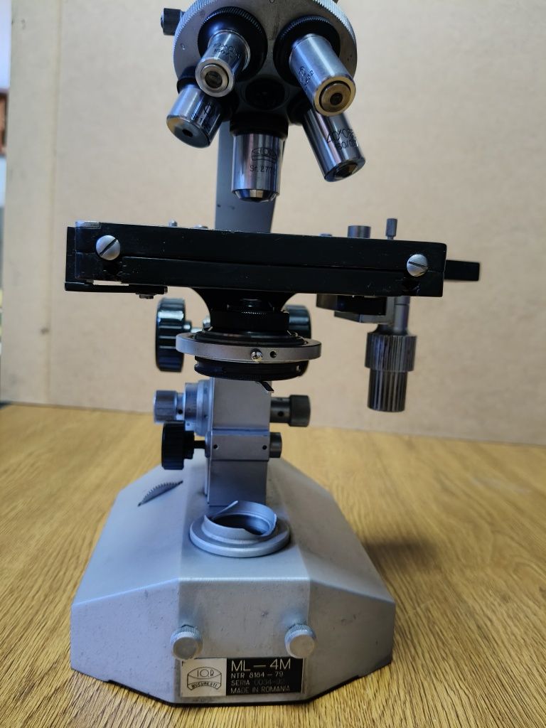 Microscop laborator, cercetare, IOR binocular.