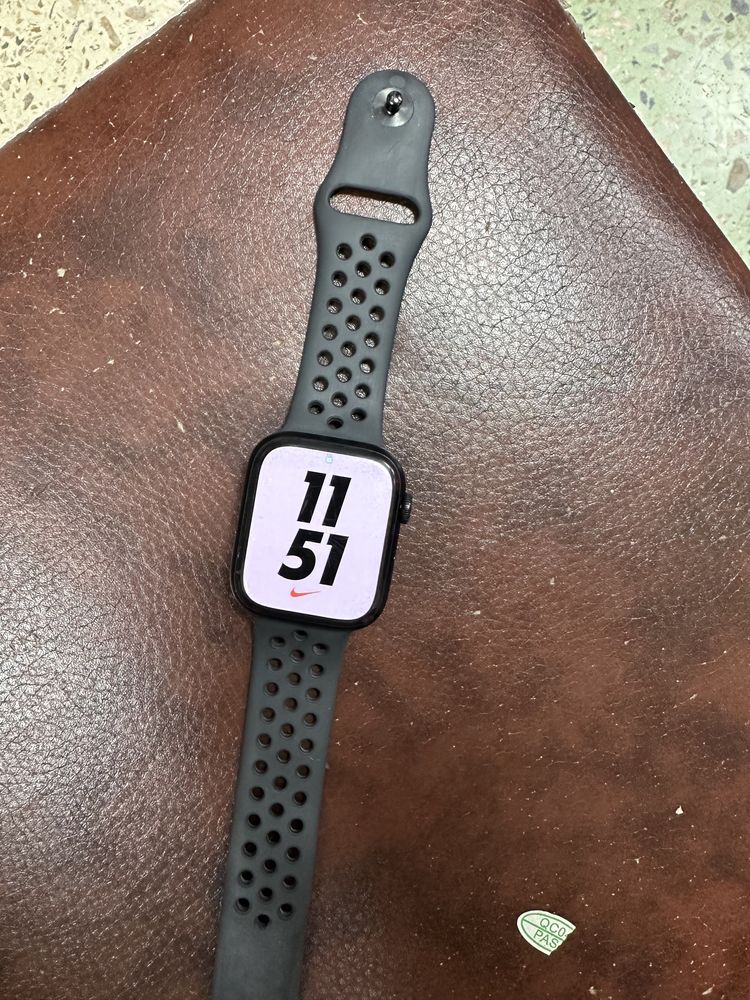 Продам Смарт часы Apple Watch 7