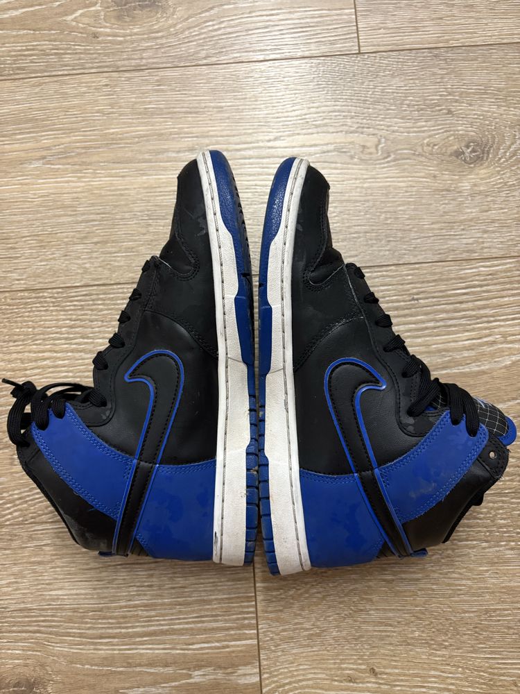 Nike dunk high.