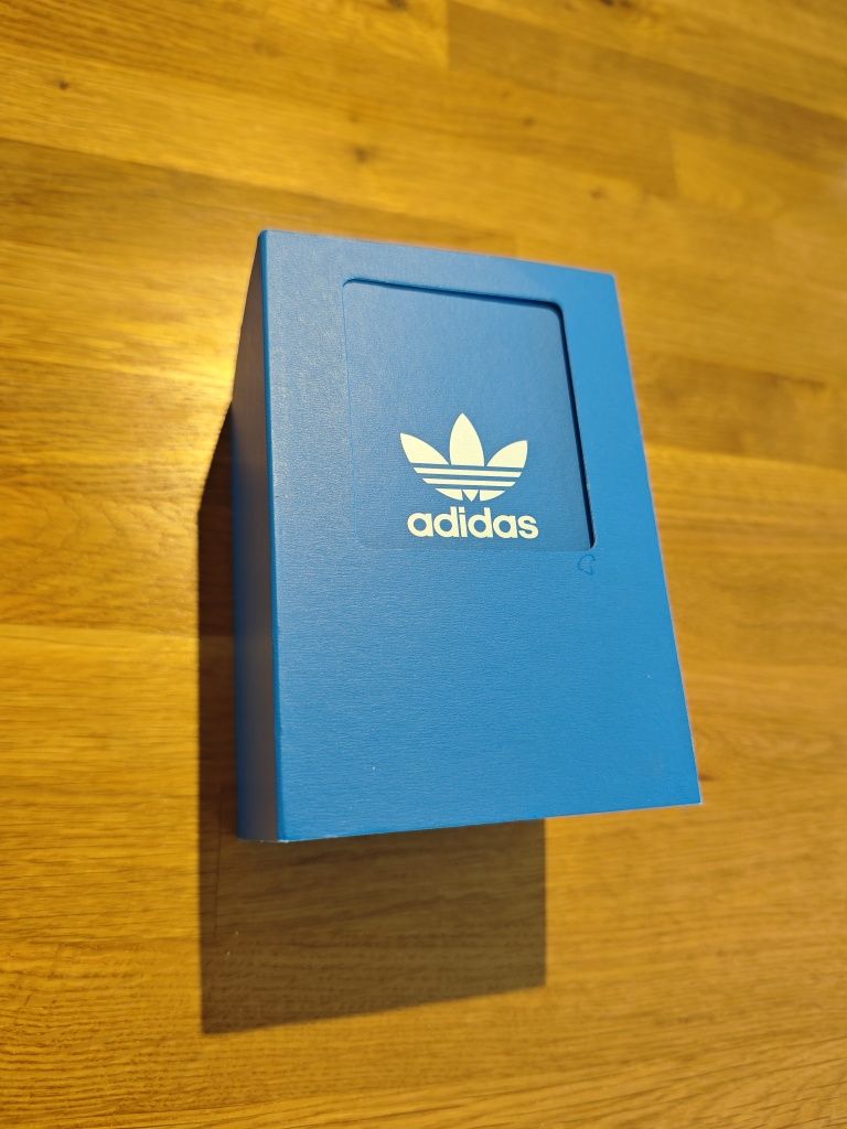 Часовник Adidas Originals Retro Pop One AOST23563 Черен
adidas
Часовни