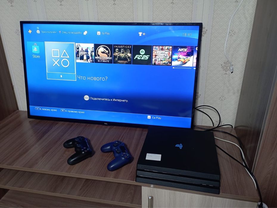 Sony Пс4 Pro + тэливизор + жестик в отличном состоянии