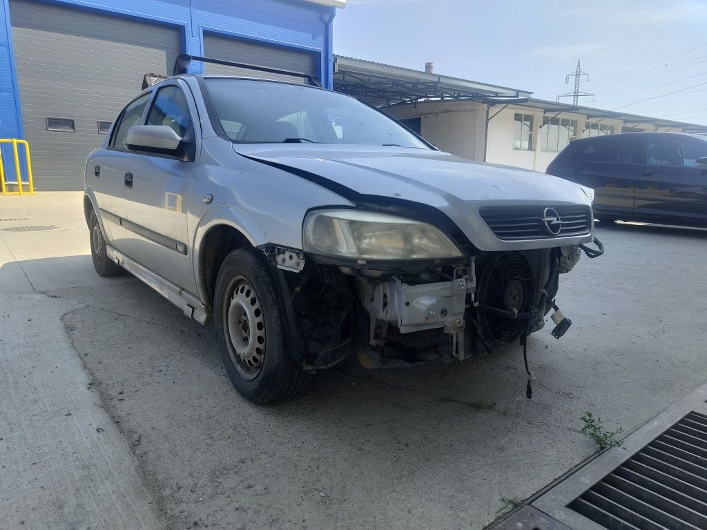 De vânzare pt piese schimb Opel Astra H
