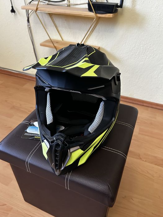 Чисто нова каска за мотокрос , атв , мтв , вело ,тротинетка ,велосипед