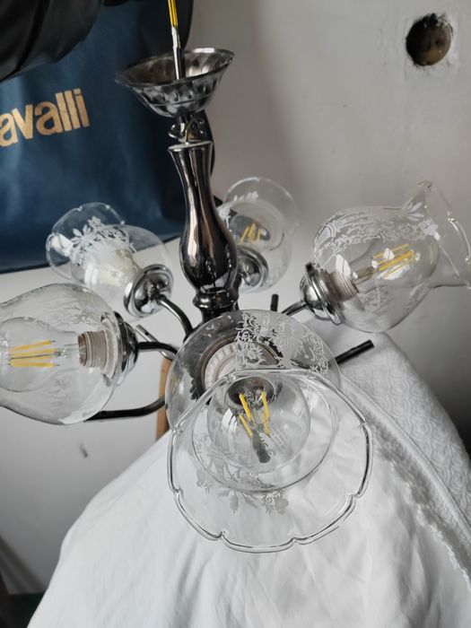 Продам люстру 5 рожковую