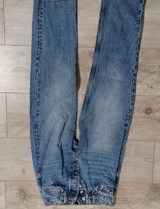 Vând blugi în stare impecabila!