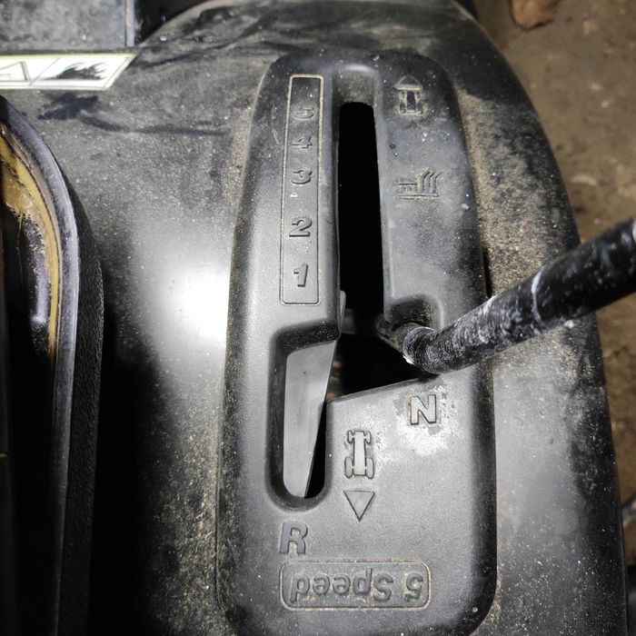 Tractoras tuns iarba gazon cu masa taiere de adaptat