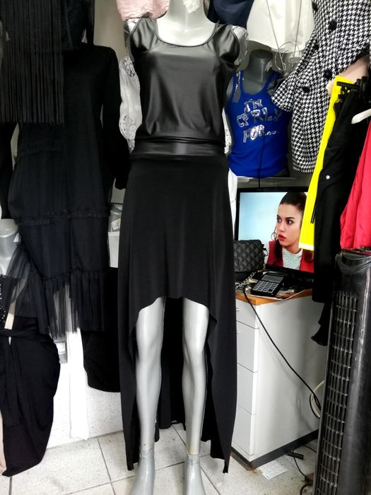 Елегантна рокля в черно, промазка и дантела