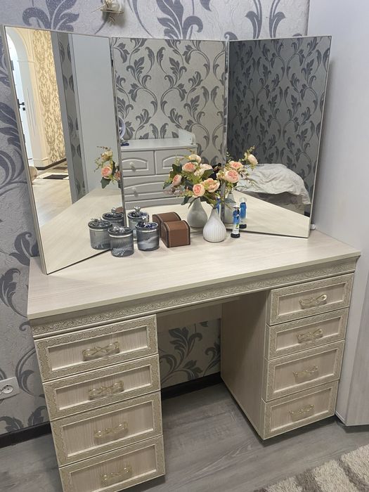 Туалетный столик!