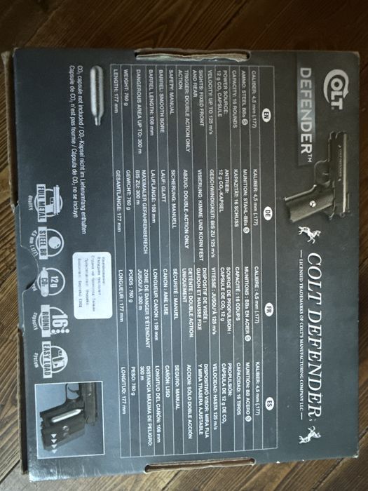 Пистолет,,colt defender”CO2 +~4000 BB топчета+ 9*12g CO2
