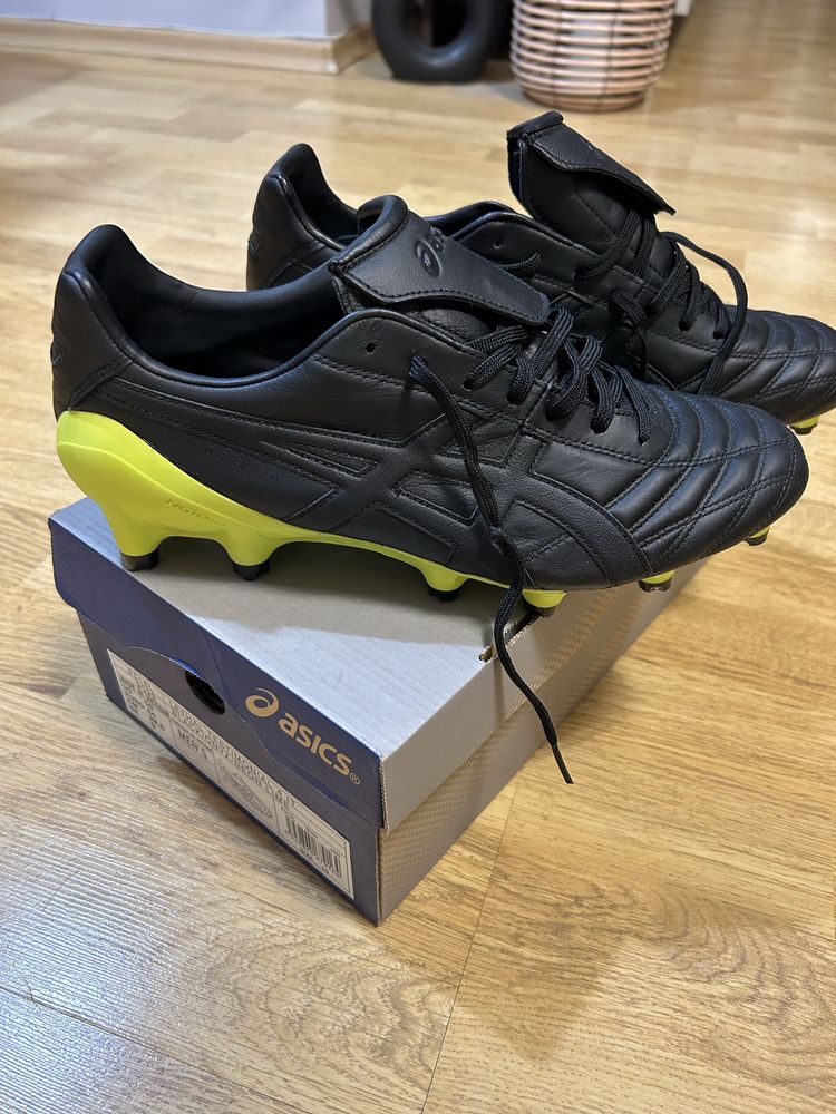 Калеври Asics Testimonial