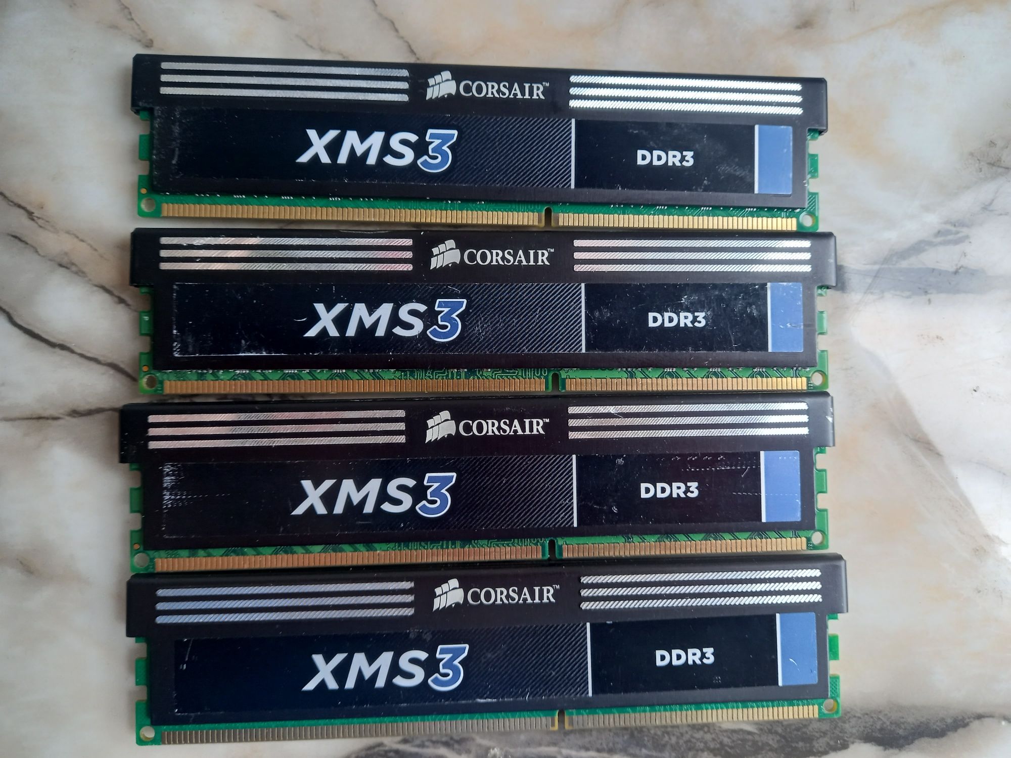 Памет 16GB (4x4GB) Corsair XMS3  1333 MHz  (PC3 10600)  DDR3