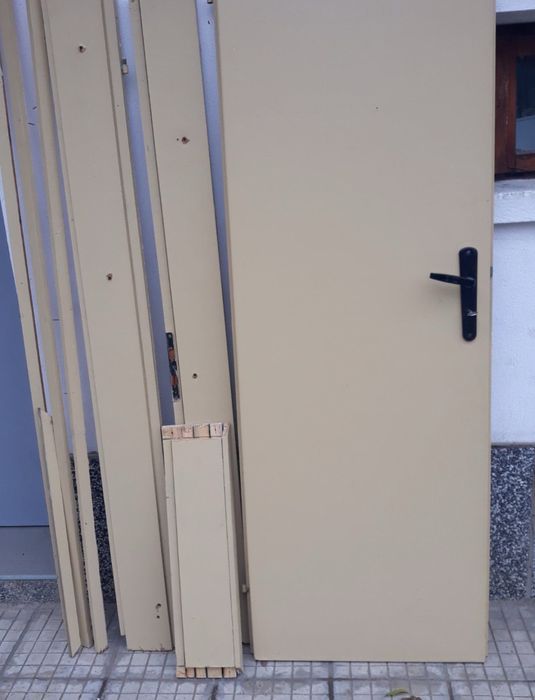 Метални и дървени врати