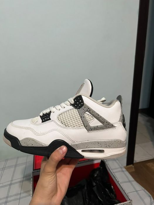 Jordan 4white cement