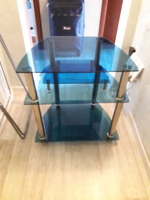 Тумбочка стеклянная для телевизора