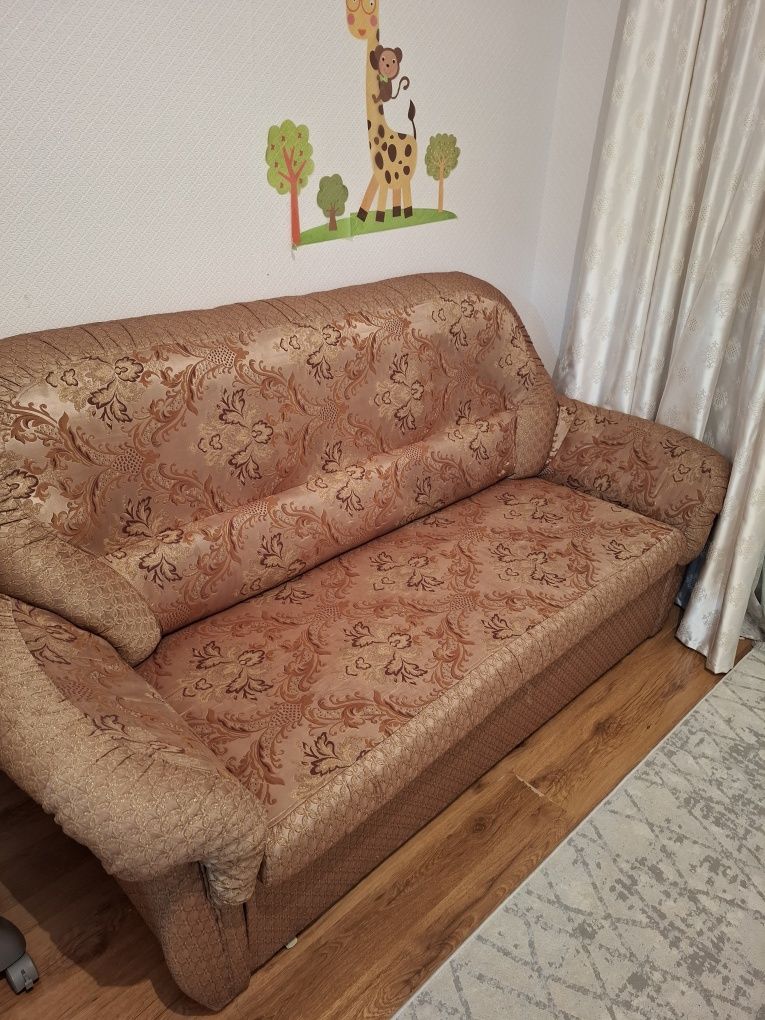 Продам диван б/у в нормальном состояний