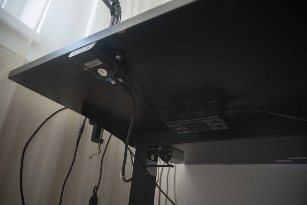 Birou reglabil electric Jysk 70x140 negru ca nou