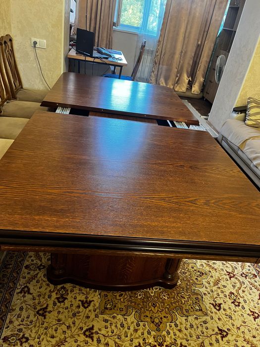 Стол со стульями