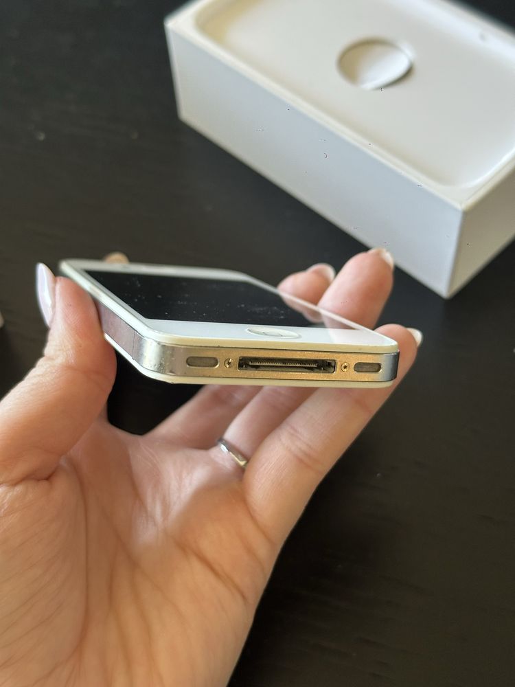 iPhone 4S, White 32GB