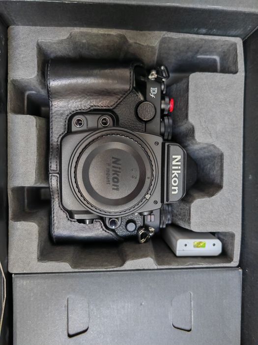 Vand DSLR Nikon Df