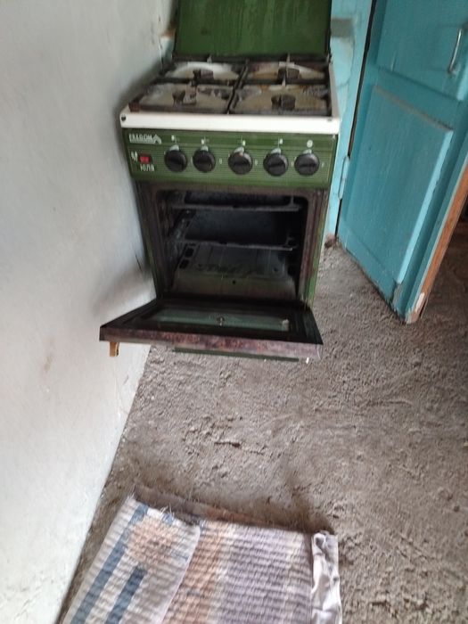 Продаю газ плиту