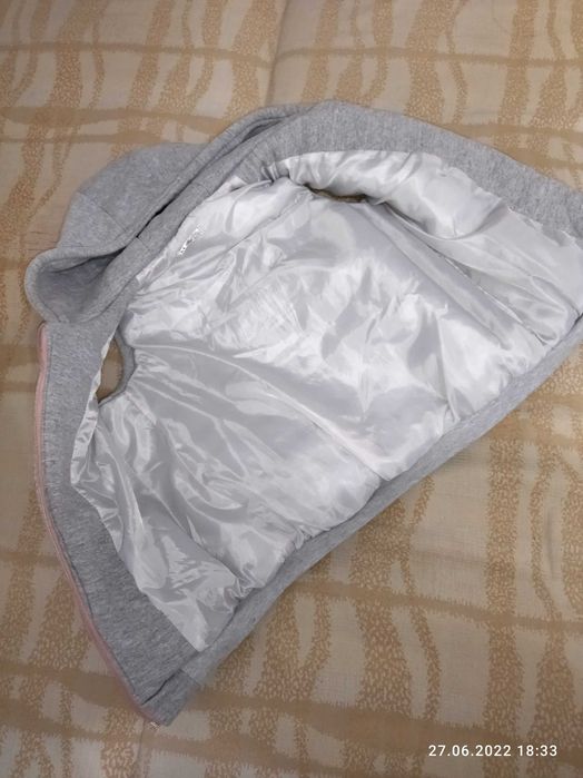 Спортивный костюм + безрукавка.