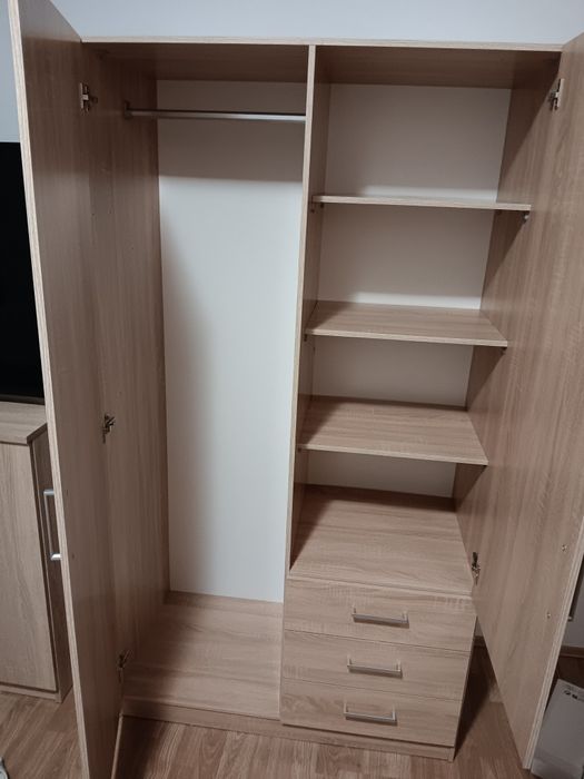 Mobila dormitor Jysk - șifoniere, comoda, noptiere