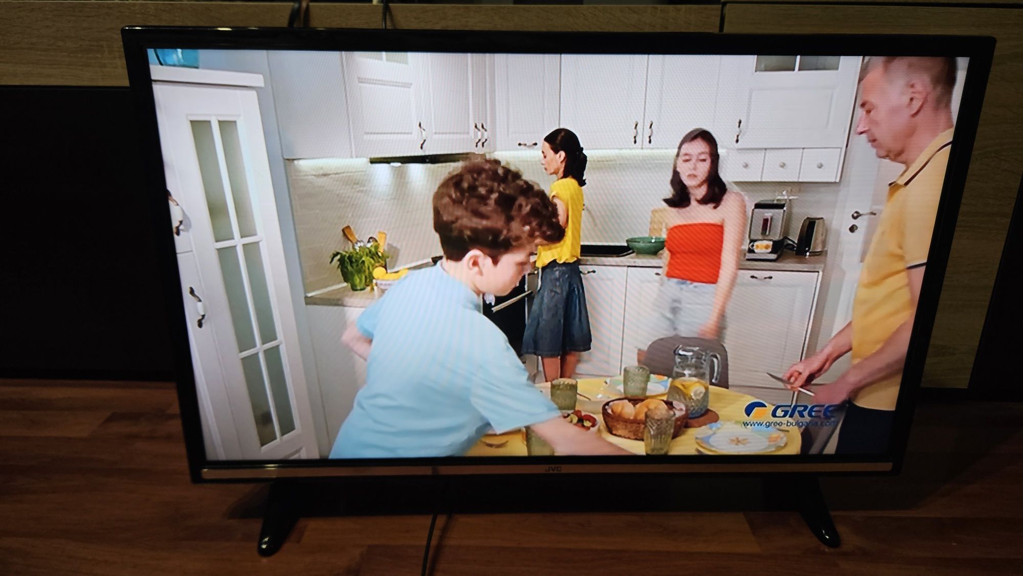 Smart телевизор JVC 32"
