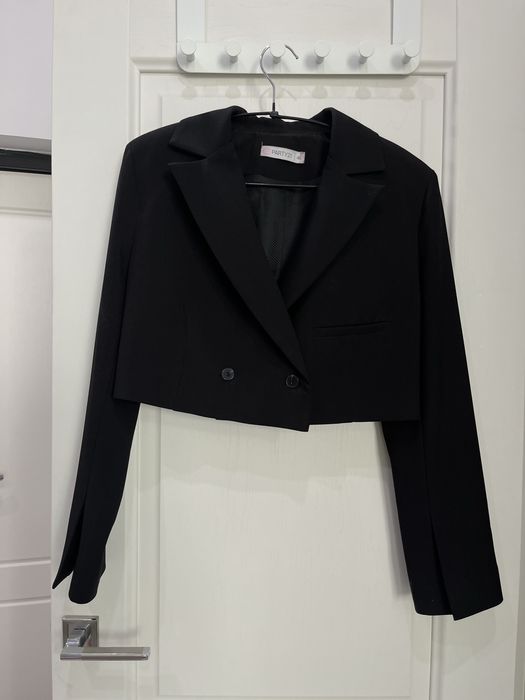 Укороченый черный пиджак