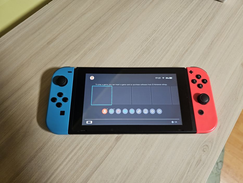 Nintendo Switch 32GB + 128GB SD card