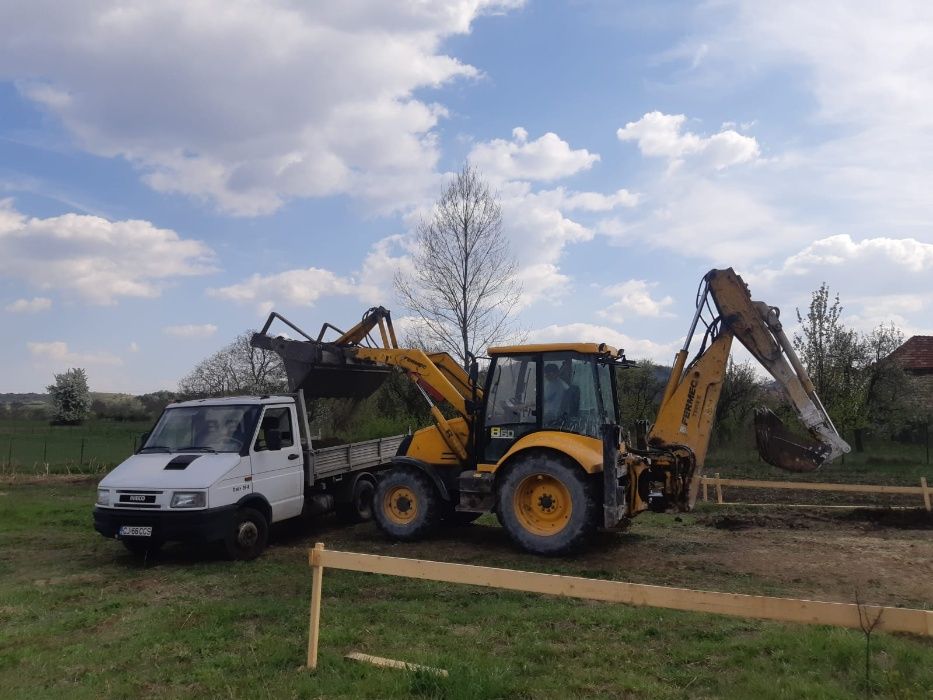 Excavator pentru decolmatări rauri, terasamente rutiere, demolări, etc