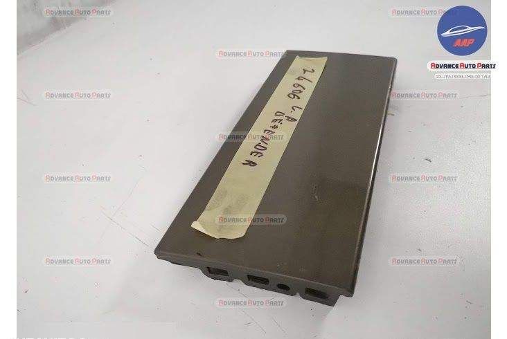 Декоративен елемент под фар дясно оригинален Ленд Ровер / Land Rover D