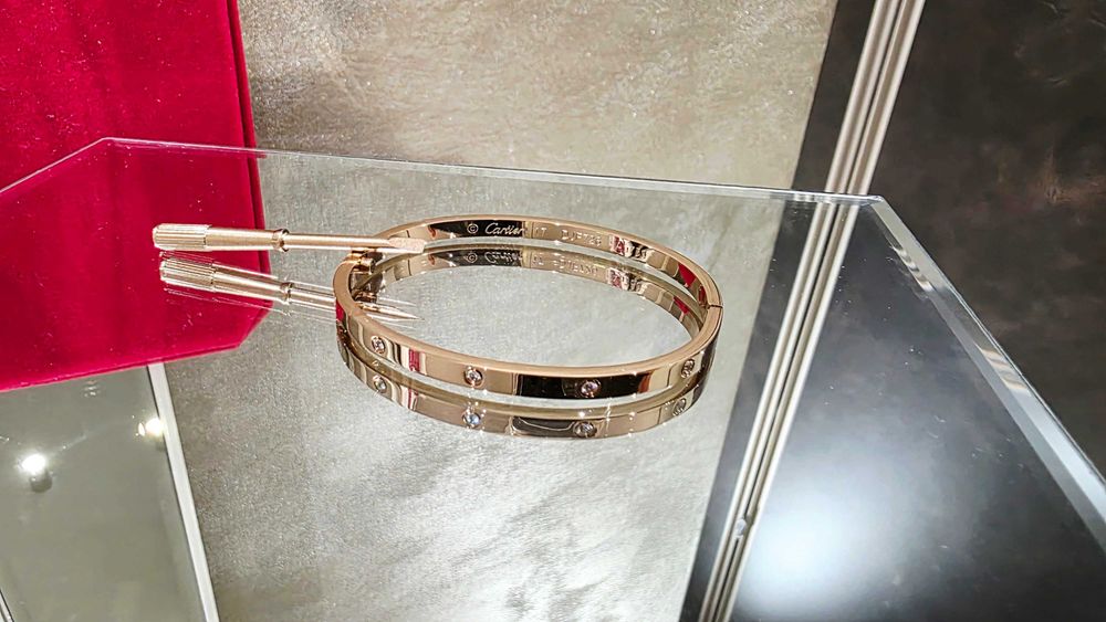 CARTIER Love Rose Gold 10 Diamonds Small Model Гривна с Отверка