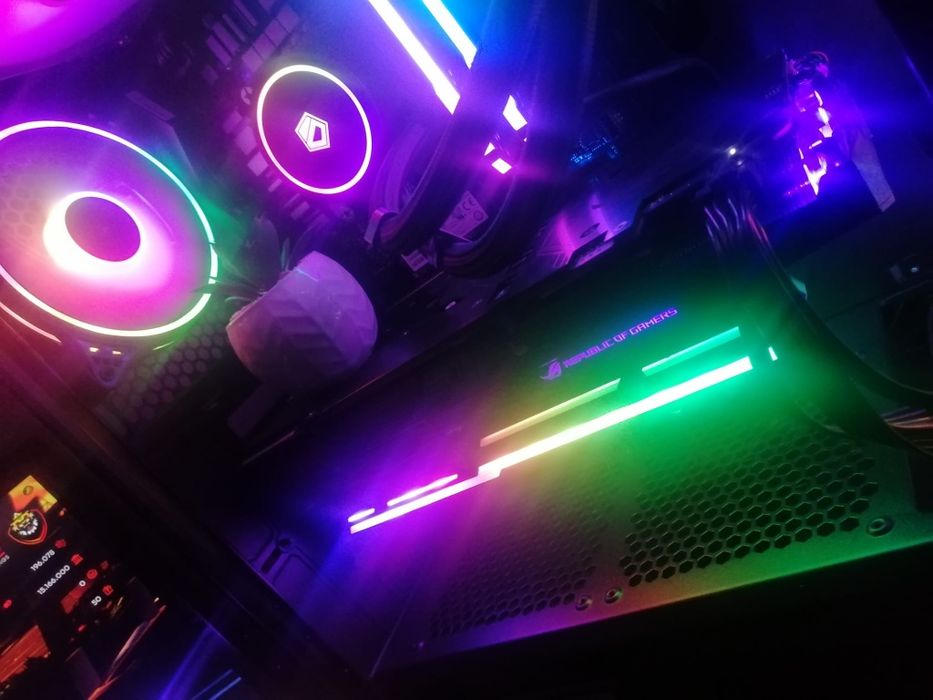 Vand pc gaming full sau schimb pe iphone