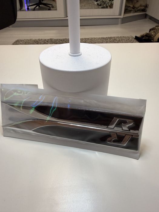 Emblema R line pentru aripi