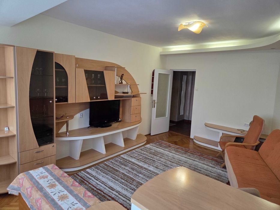 inchiriere apartament 3 camere - Cetate, deasupra Cinema Dacia