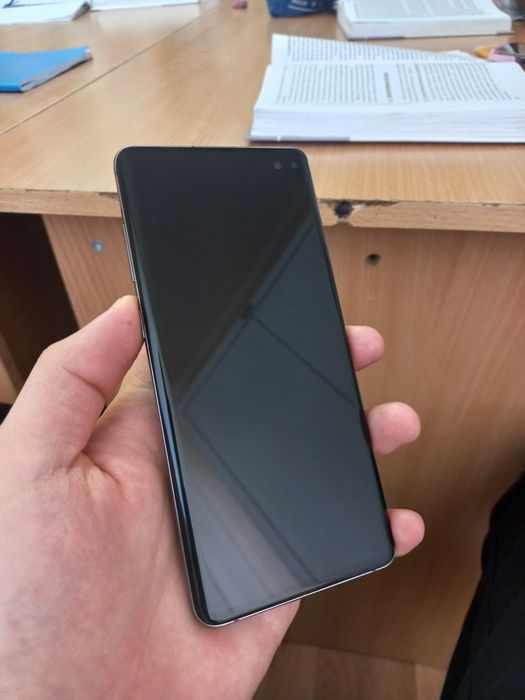 Телефон Samsung s10+