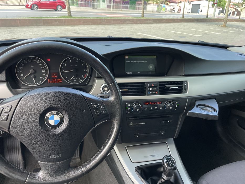Bmw 318 i e90 benzina navigatie mare, scaune incalzite