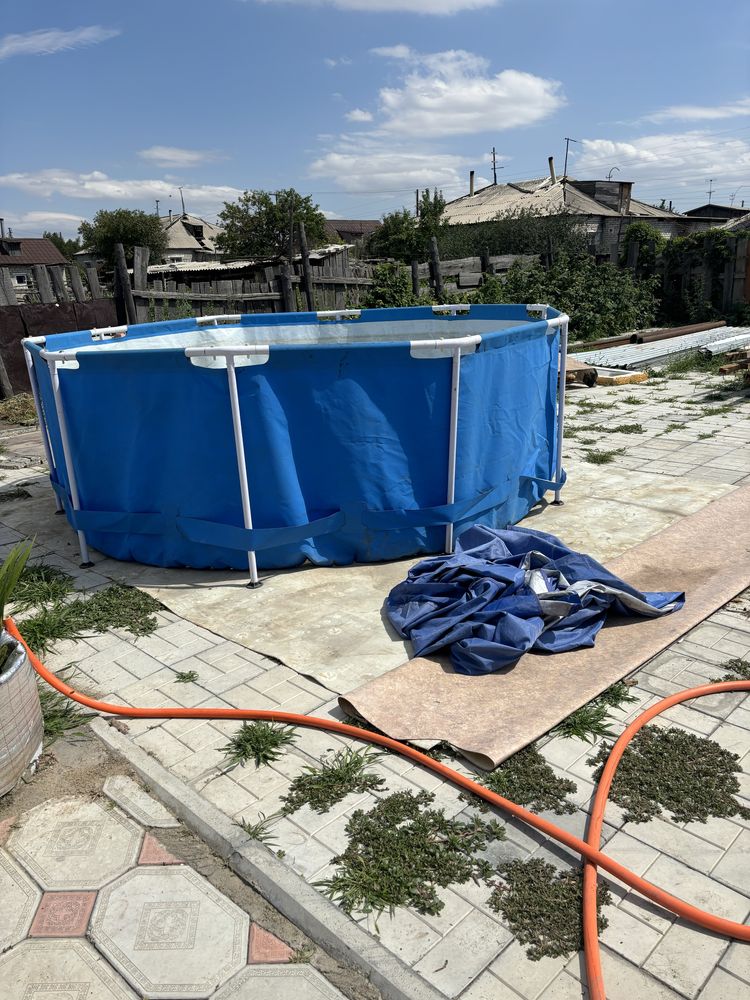 Продам  не новый но в отличном состояний бассеин.