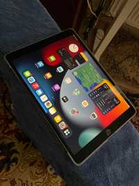 Apple iPad Pro 1st Gen. 256GB, Wi-Fi 10.5 in - Silver - A1709 + калъф