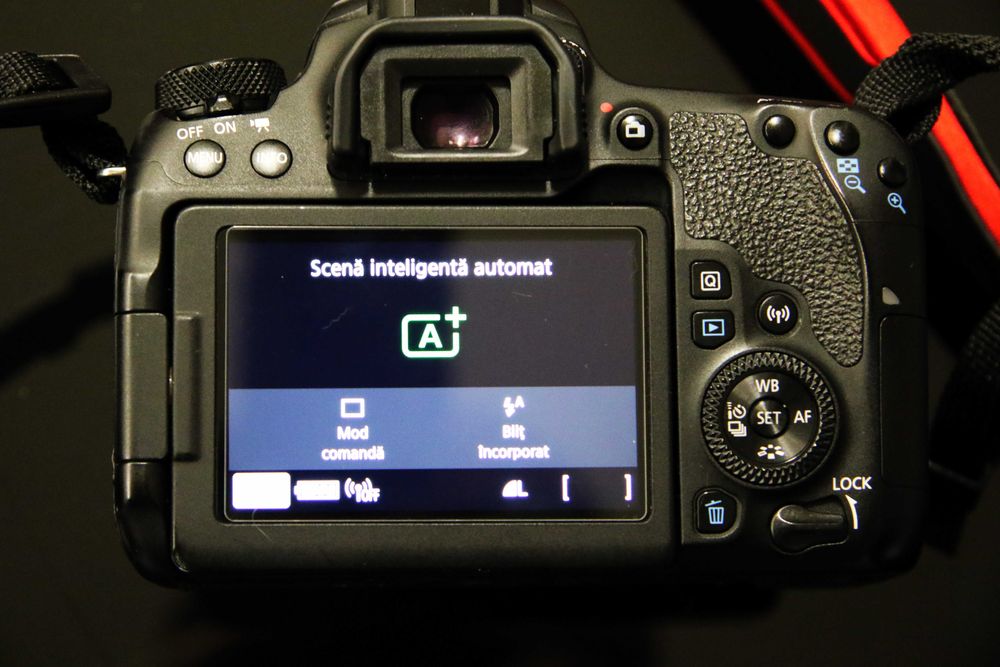 Body Canon 77D+2 obiective+blit