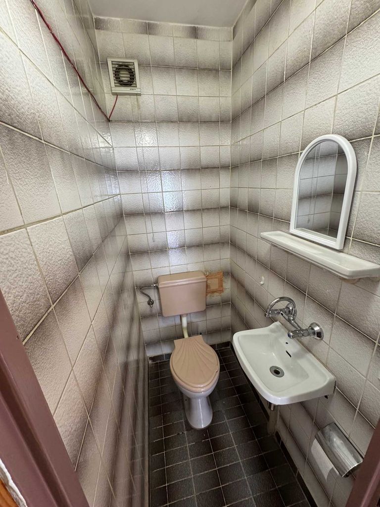 Продава се Тристаен апартамент в София, Надежда 2 - 90 кв.м за 2556 €/кв.м - Снимка #9