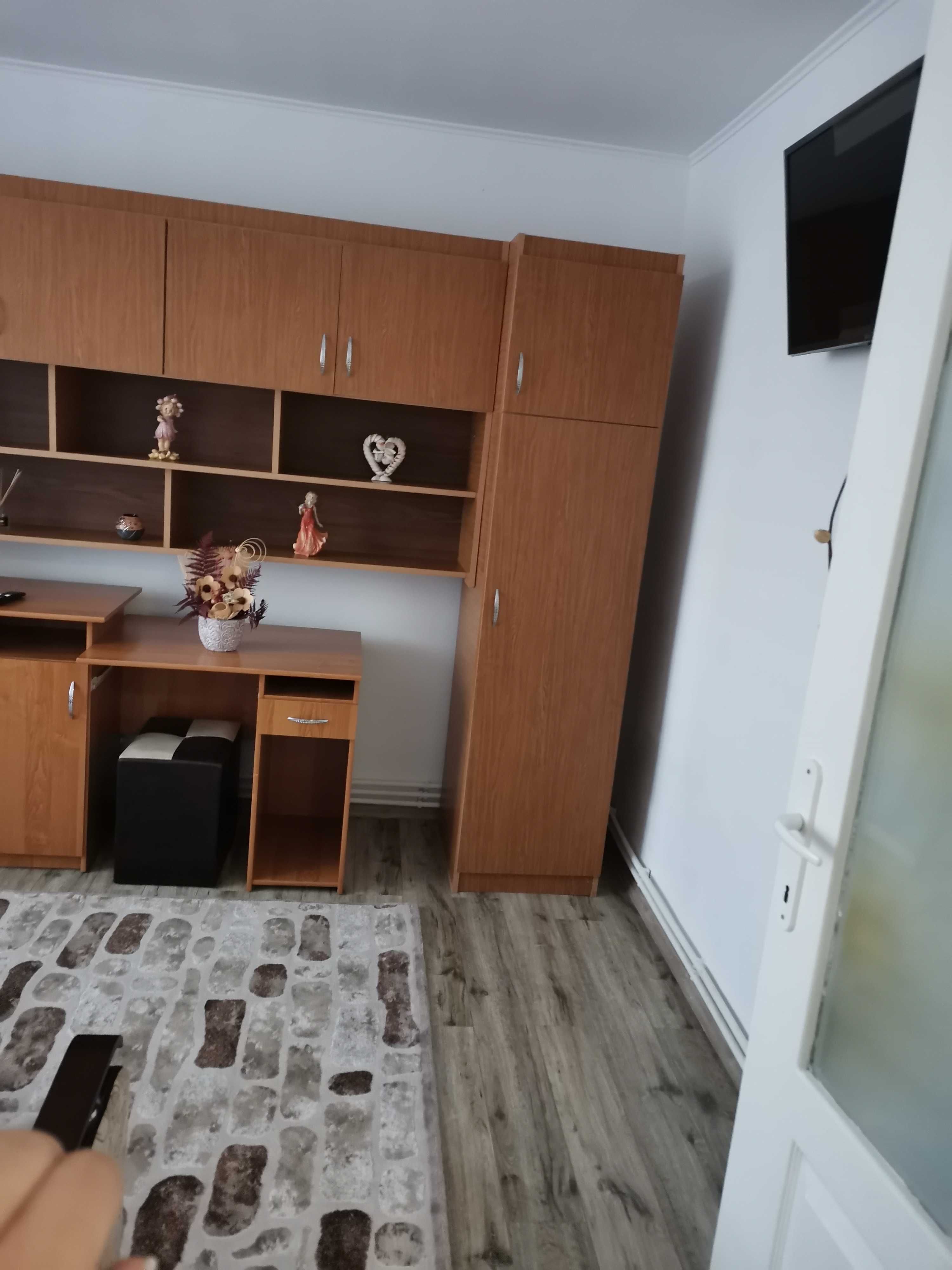 Apartament cu 2 camere de închiriat!