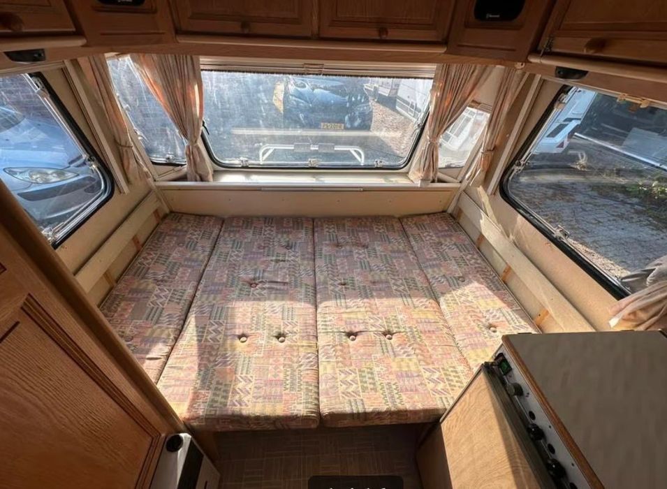 Rulotă Chateau în stare foarte bună.Merită văzută.