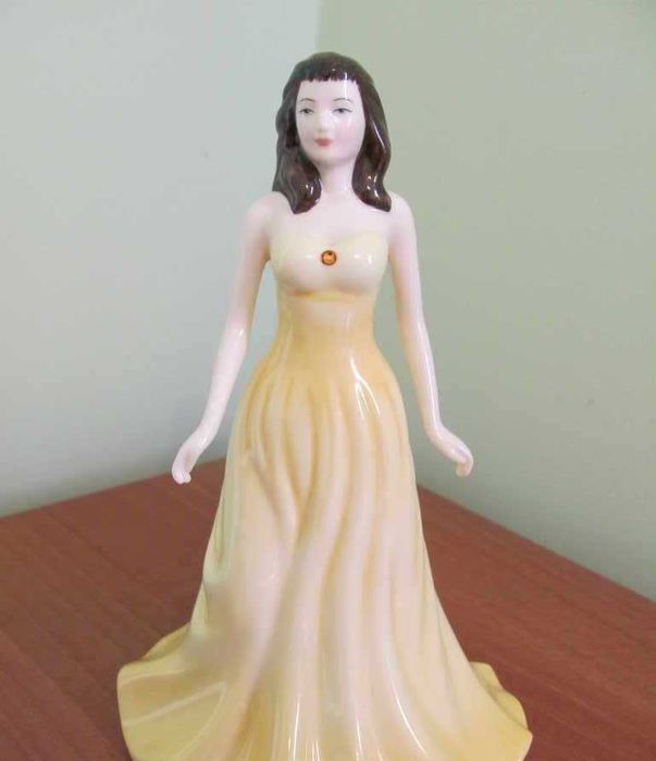 Прекрасна Фигура фин Английски Порцелан - колекционна - Royal Doulton