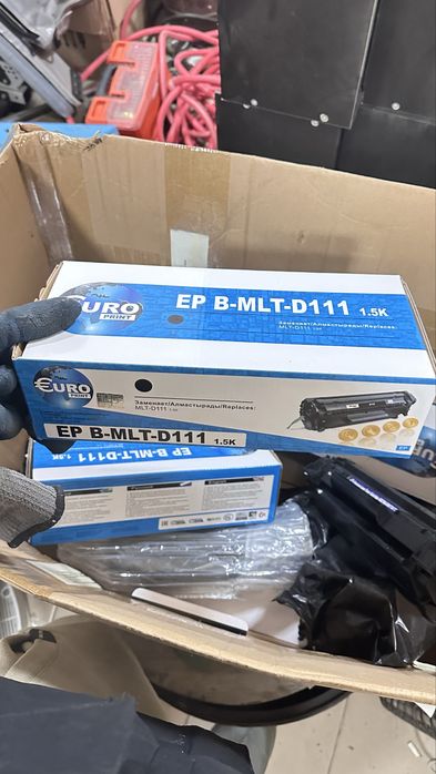 тонер-картридж продам