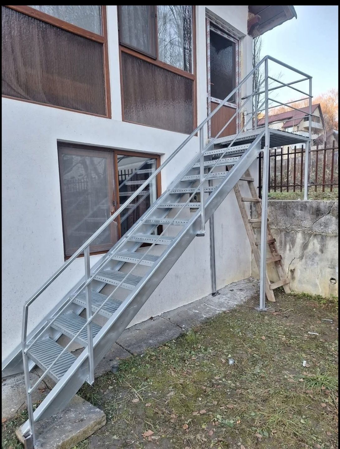 Scări metalice zincate 992u