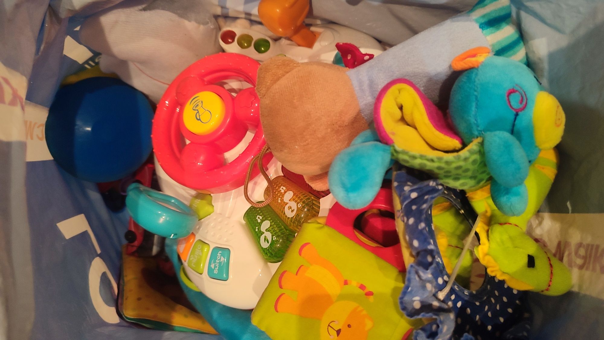 ПРОМОЦИЯ! Активна гимнастика и много интерактивни играчки Fisher price
