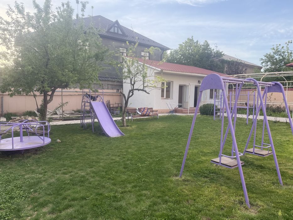 Качели, горка и турник (детская площадка)