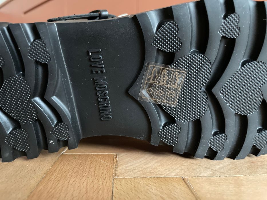 Love Moschino logo-engraved ботуши 39